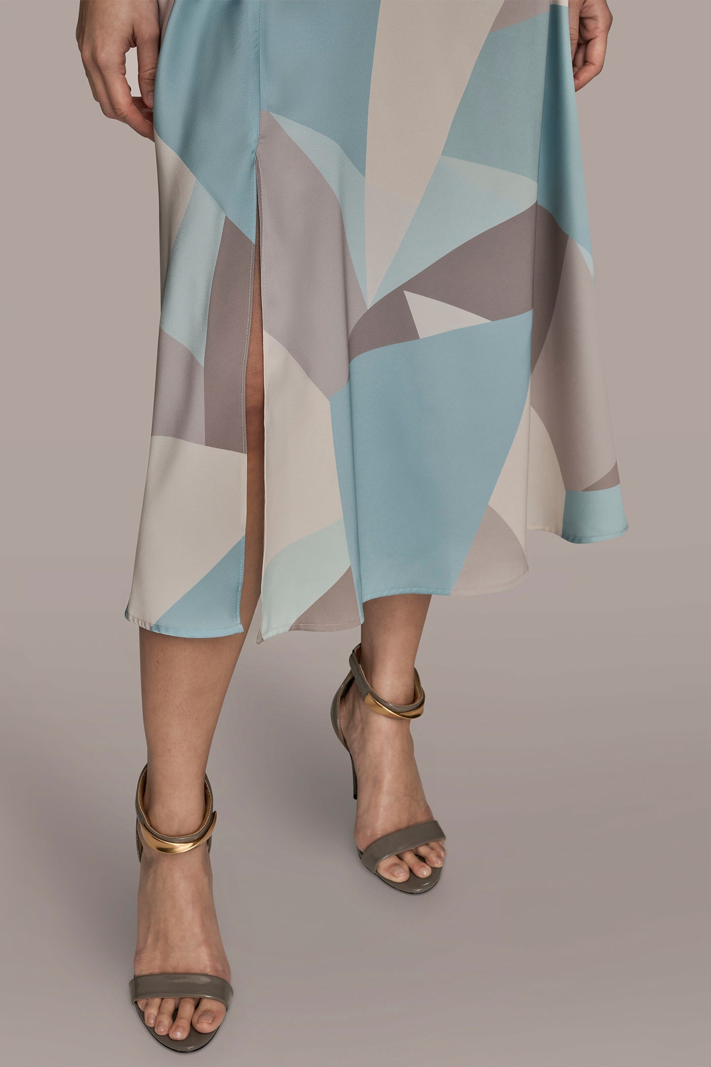 CAP SLEEVE V-NECK PRINTED MIDI DRESS