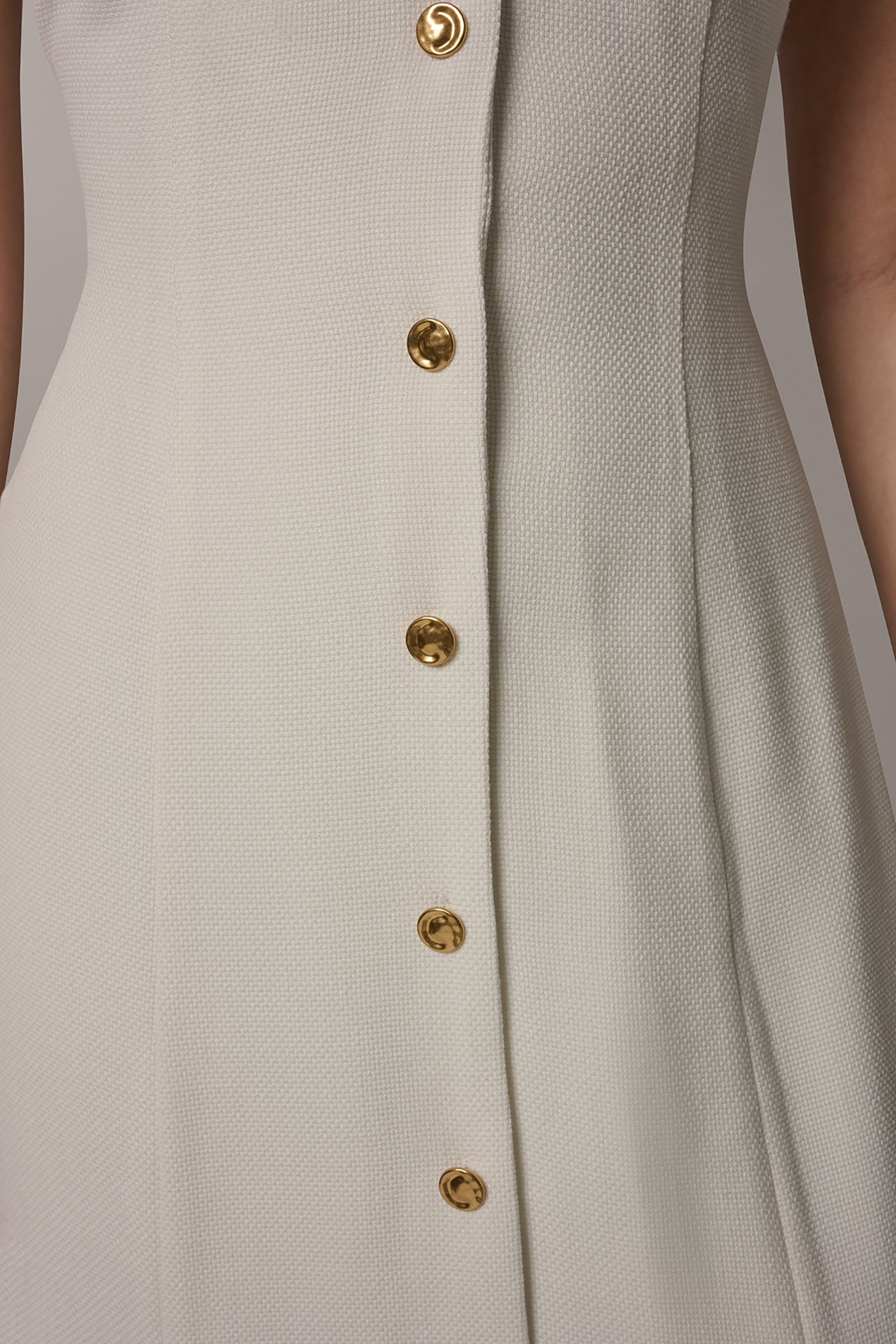 SLEEVELESS CROSS-FRONT MIDI HALTER DRESS