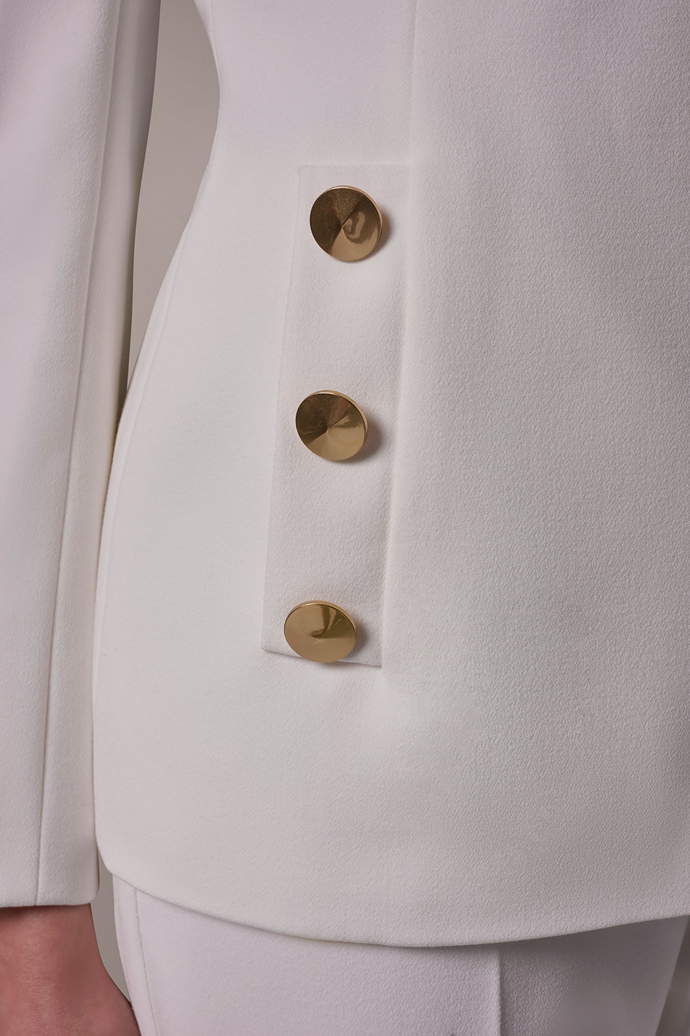 DOUBLE-BREASTED COLD-SHOULDER SUIT BLAZER