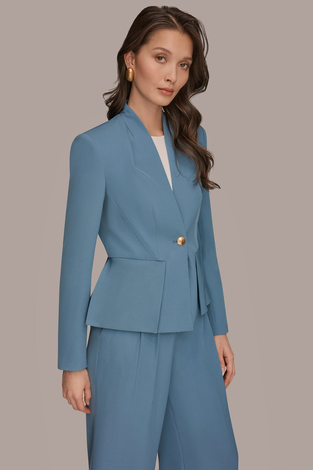 COLLARLESS PLEATED PEPLUM BLAZER
