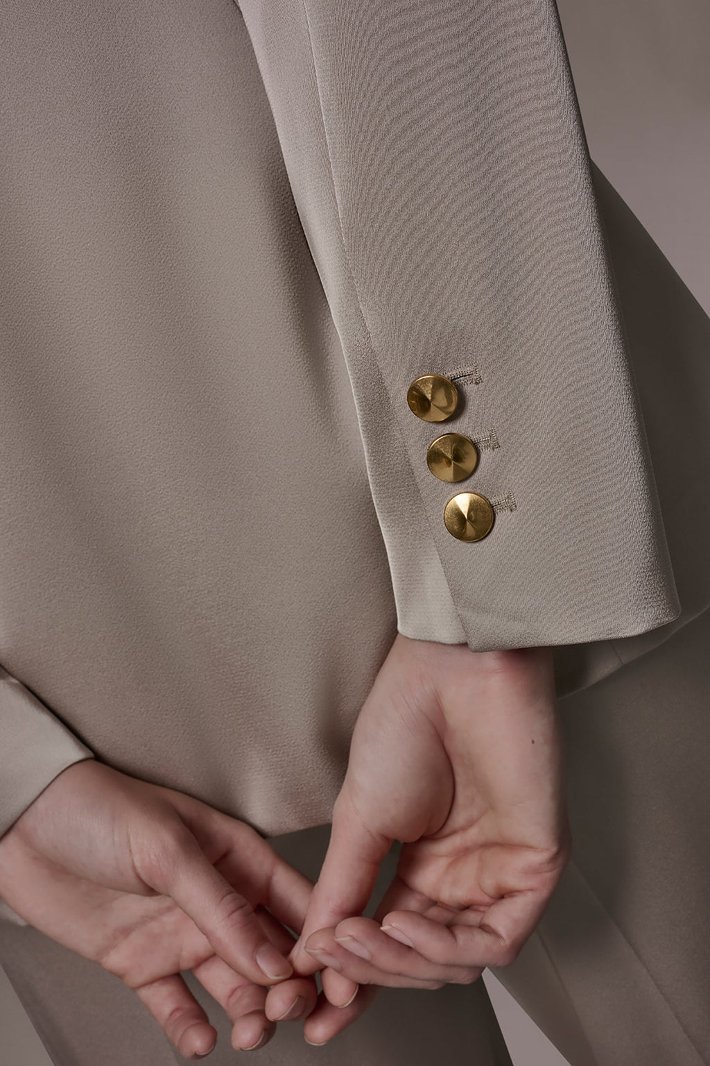 SATIN ONE-BUTTON SUIT BLAZER