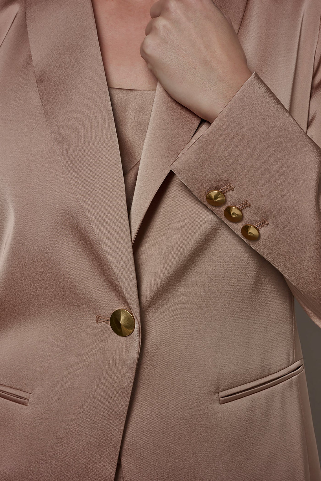 SATIN ONE-BUTTON SUIT BLAZER