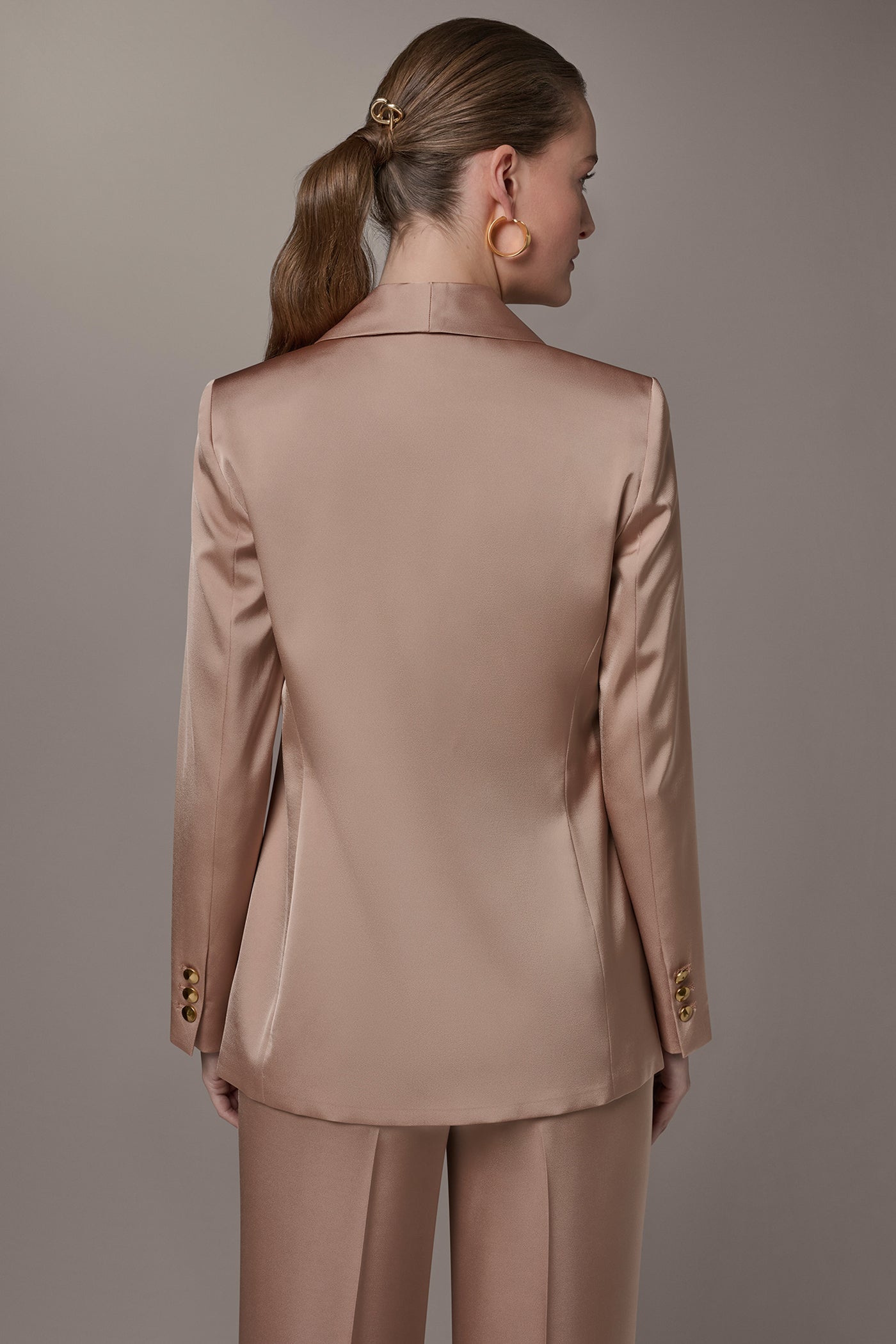SATIN ONE-BUTTON SUIT BLAZER